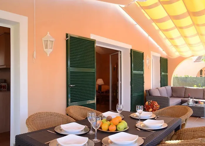 Golondrinas Cala'N Bosch (Menorca)